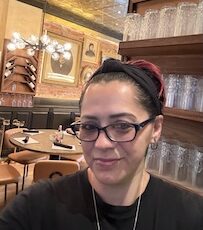 Jeannete, Customer Service